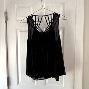 Super pretty top with lovely detail 🌸